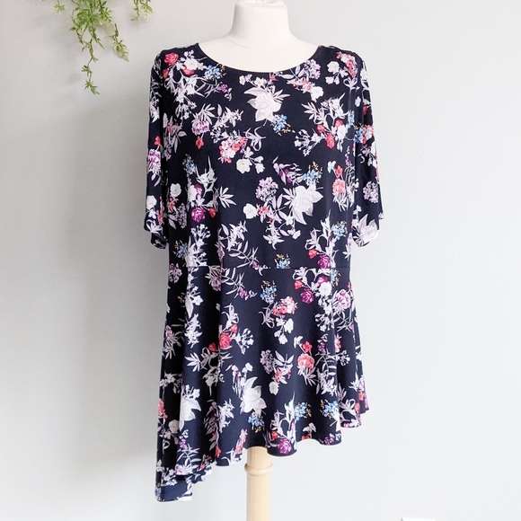 Lane Bryant Tops - (Lane Bryant) Blue Floral Diagonal Blouse 18/20